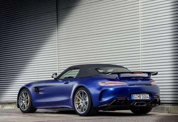 Le Mercedes-AMG GT R Roadster intègre des technologies du sport automobile