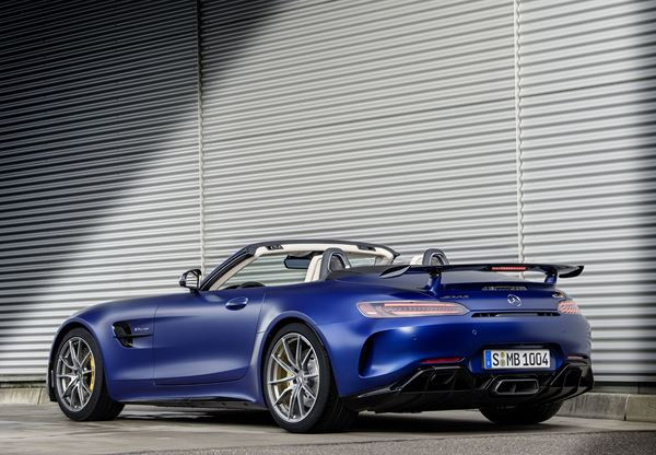 Le Mercedes-AMG GT R Roadster intègre des technologies du sport automobile
