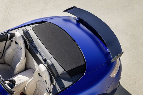 Le Mercedes-AMG GT R Roadster intègre des technologies du sport automobile
