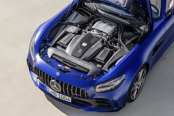 Le Mercedes-AMG GT R Roadster intègre des technologies du sport automobile