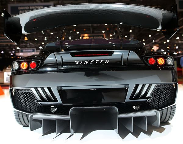 La supercar Ginetta Akula embarque un bloc V8 de 575 ch