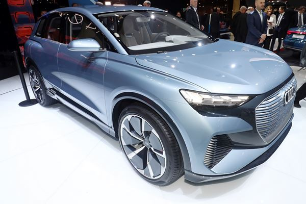 Dans les allées de la 89ème édition du salon de l'automobile de Genève