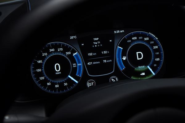 L'Aston Martin Rapide E embarque deux moteurs électriques débitant 610 ch
