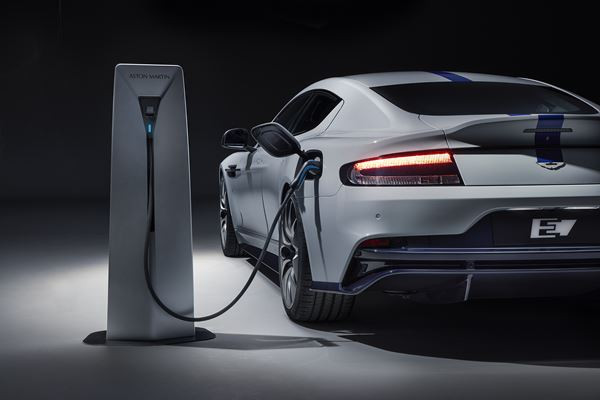 L'Aston Martin Rapide E embarque deux moteurs électriques débitant 610 ch
