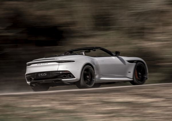 L'Aston Martin DBS Superleggera Volante embarque un V12 de 715 ch