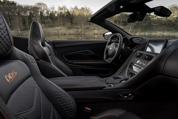 L'Aston Martin DBS Superleggera Volante embarque un V12 de 715 ch