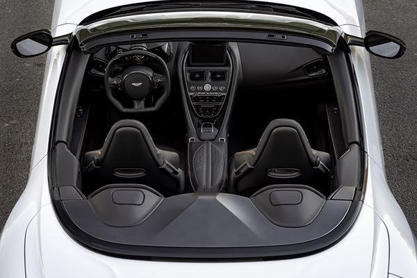 L'Aston Martin DBS Superleggera Volante embarque un V12 de 715 ch