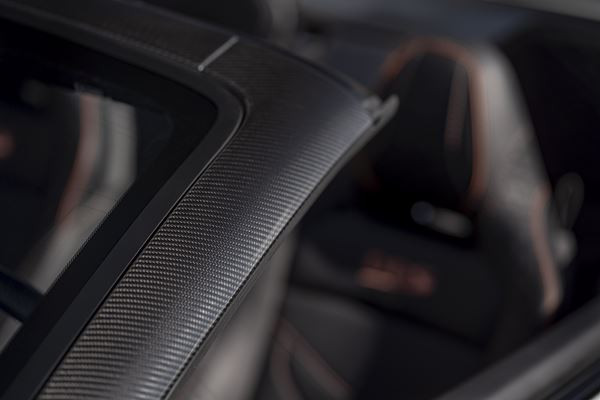 L'Aston Martin DBS Superleggera Volante embarque un V12 de 715 ch
