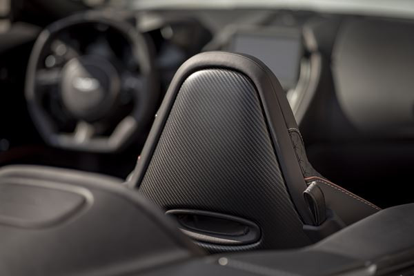 L'Aston Martin DBS Superleggera Volante embarque un V12 de 715 ch
