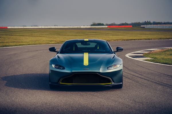 L'Aston Martin Vantage AMR à moteur V8 se dote d'une boîte manuelle à sept rapports