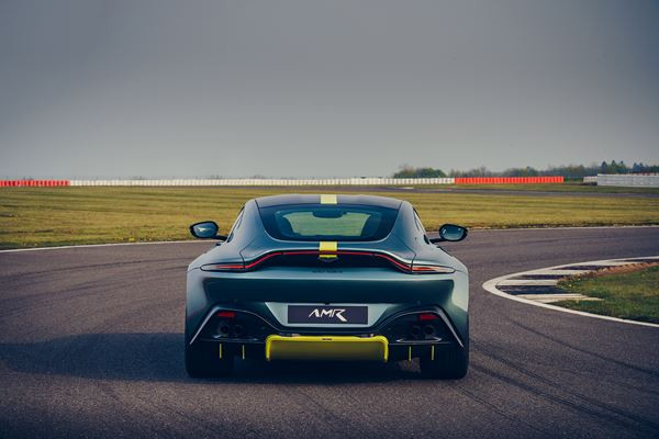 L'Aston Martin Vantage AMR à moteur V8 se dote d'une boîte manuelle à sept rapports