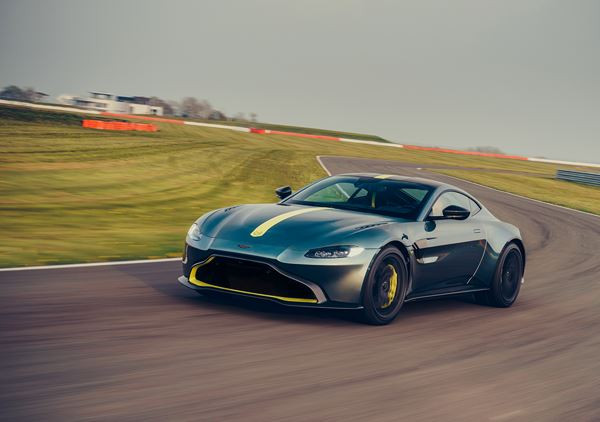 L'Aston Martin Vantage AMR à moteur V8 se dote d'une boîte manuelle à sept rapports
