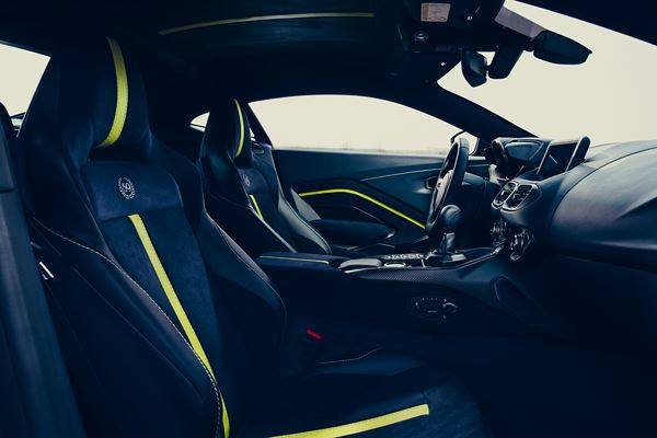 L'Aston Martin Vantage AMR à moteur V8 se dote d'une boîte manuelle à sept rapports