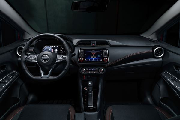 La berline tricorps Nissan Versa s’adapte aux goûts des clients américains