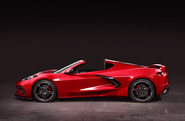 La Chevrolet Corvette Stingray Cabriolet adopte une configuration à moteur central
