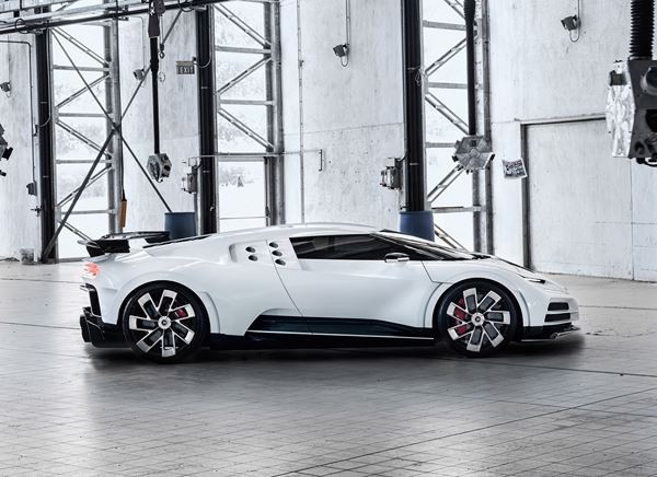 L'éditon Bugatti Centodieci réinterprète de façon exclusive la supersportive EB110