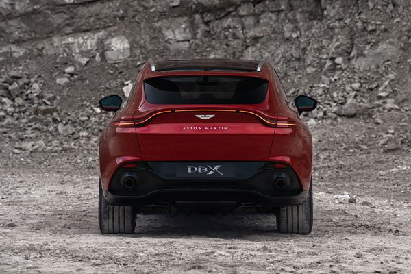 Le SUV Aston Martin DBX offre les performances dynamiques d'une voiture de sport