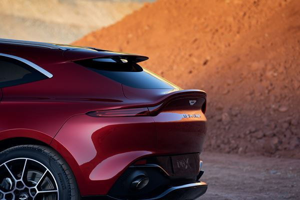 Le SUV Aston Martin DBX offre les performances dynamiques d'une voiture de sport
