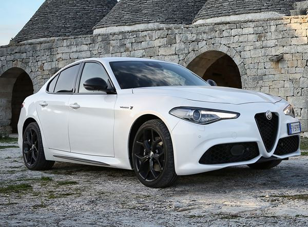 La berline sportive Alfa Romeo Giulia bénéficie d'un enrichissement technologique
