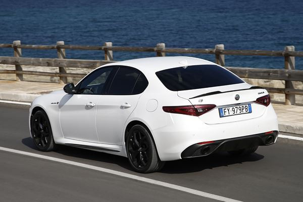 La berline sportive Alfa Romeo Giulia bénéficie d'un enrichissement technologique