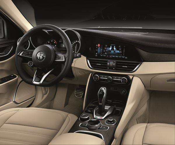 La berline sportive Alfa Romeo Giulia bénéficie d'un enrichissement technologique