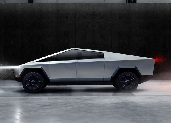 Tesla Cybertruck: un pick-up électrique au design lunaire