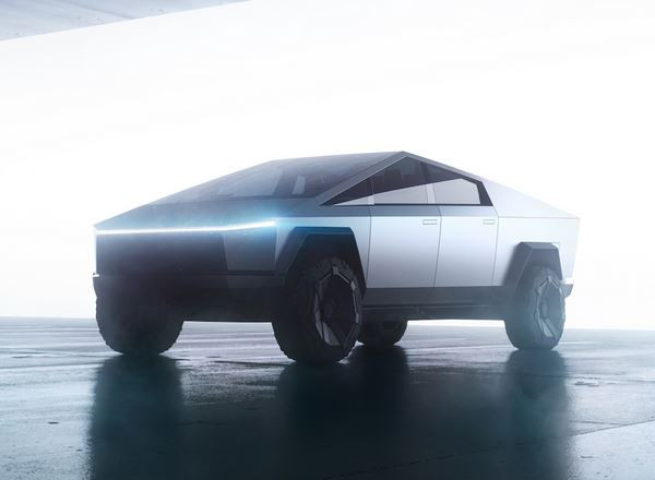 Tesla Cybertruck: un pick-up électrique au design lunaire