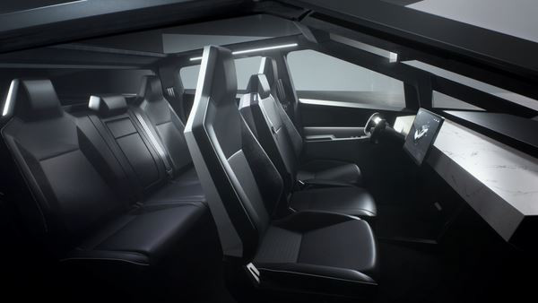 Tesla Cybertruck: un pick-up électrique au design lunaire