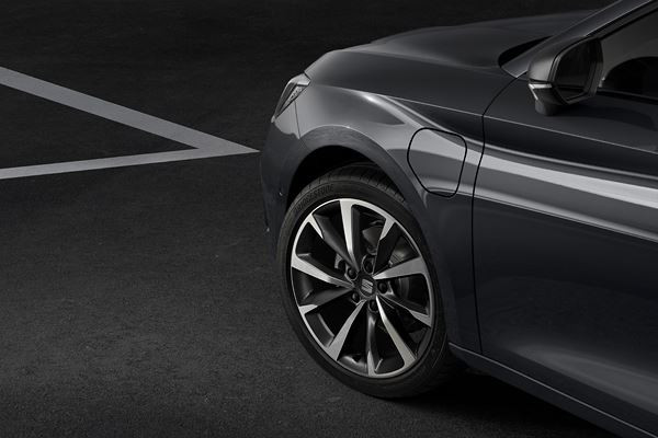 Le break Seat Leon Sportstourer adopte des lignes plus affirmées