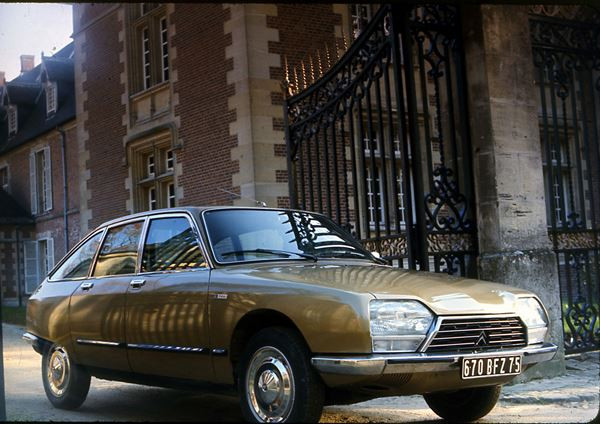 Dans les allées de l'édition 2020 du salon Rétromobile
