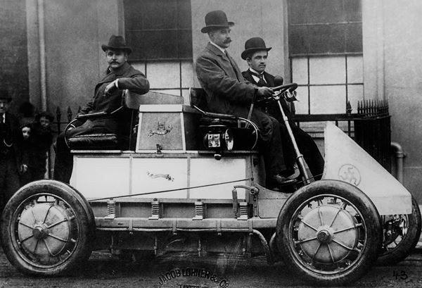Dans les allées de l'édition 2020 du salon Rétromobile
