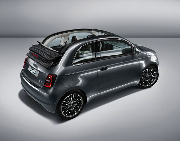 La Fiat 500 cabriolet adopte exclusivement une motorisation électrique