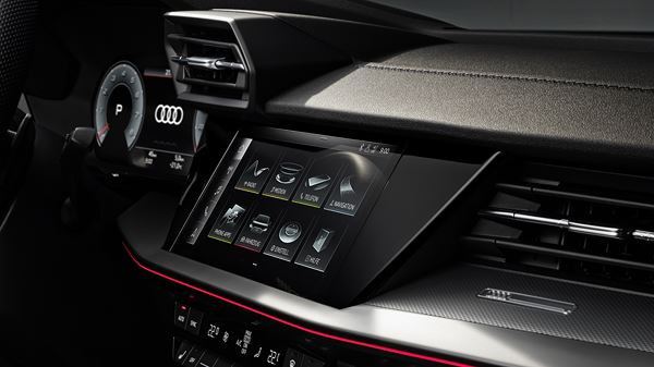 L'Audi A3 Berline affiche une ligne de toit orientée vers le bas à partir des vitres