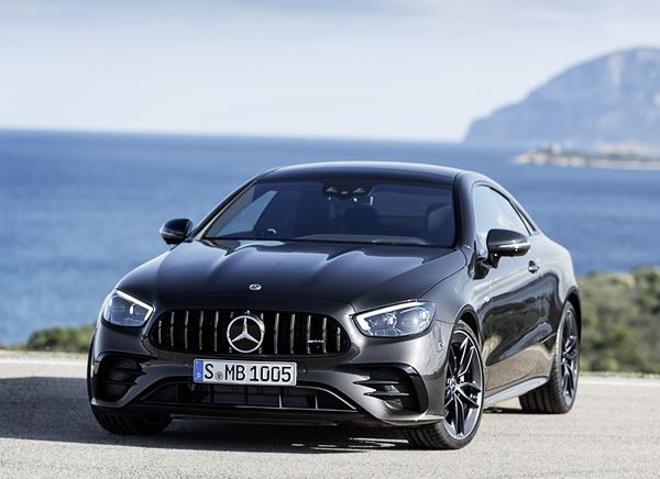 La Mercedes Classe E Coupé restylée affiche un design plus acéré