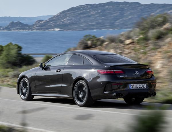 La Mercedes Classe E Coupé restylée affiche un design plus acéré