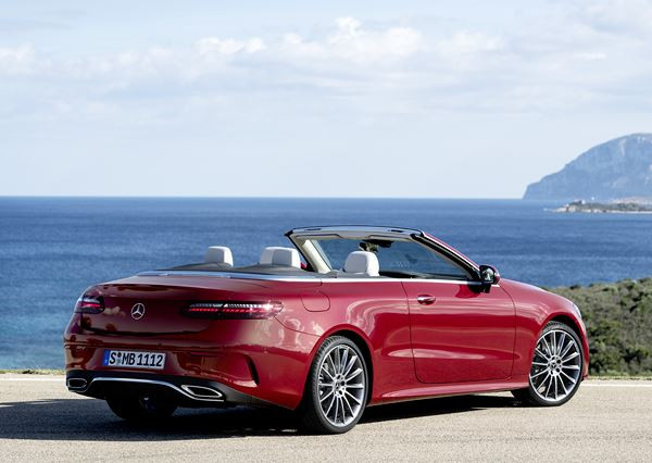 La Mercedes Classe E Cabriolet actualisée affiche un design plus acéré