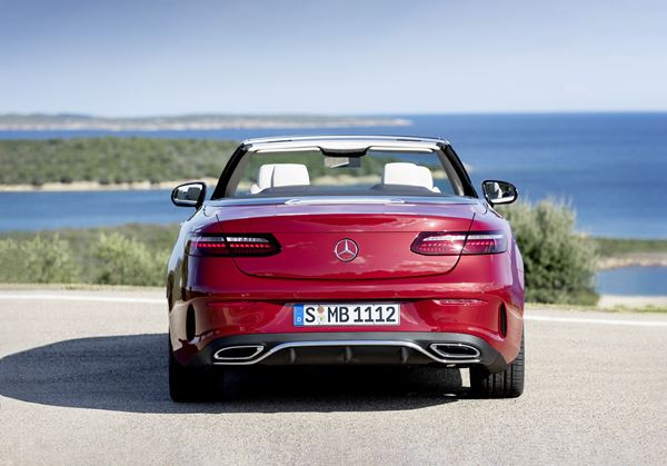 La Mercedes Classe E Cabriolet actualisée affiche un design plus acéré