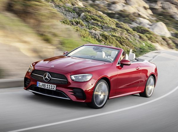 La Mercedes Classe E Cabriolet actualisée affiche un design plus acéré