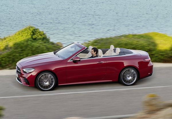 La Mercedes Classe E Cabriolet actualisée affiche un design plus acéré