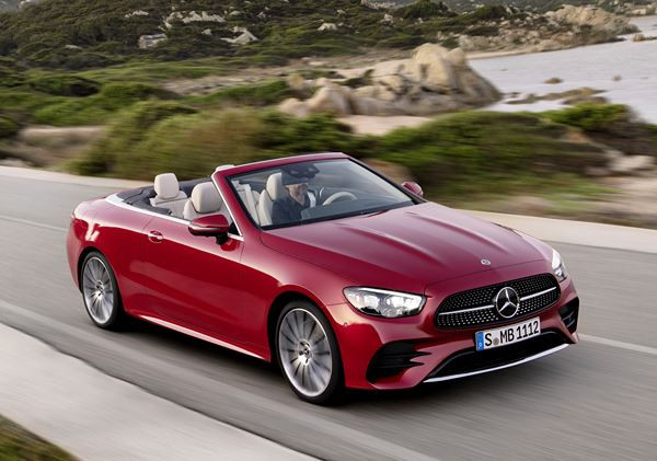 La Mercedes Classe E Cabriolet actualisée affiche un design plus acéré