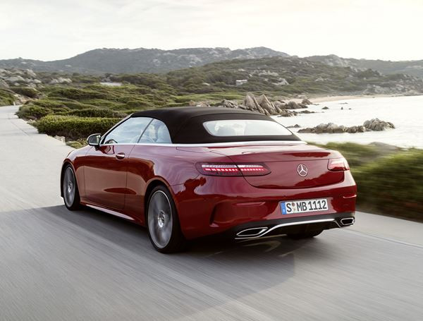 La Mercedes Classe E Cabriolet actualisée affiche un design plus acéré