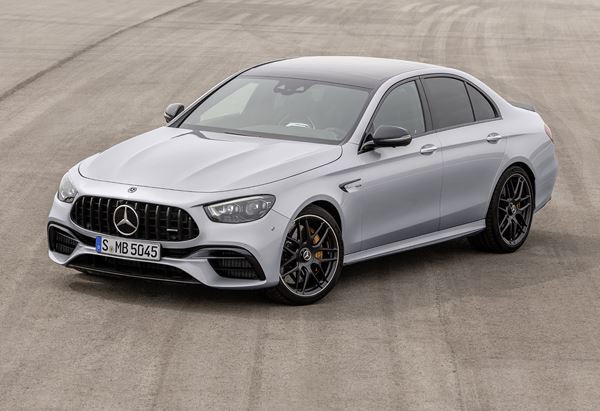 La berline sportive Mercedes-AMG E 63 4MATIC plus s'offre une mise à jour