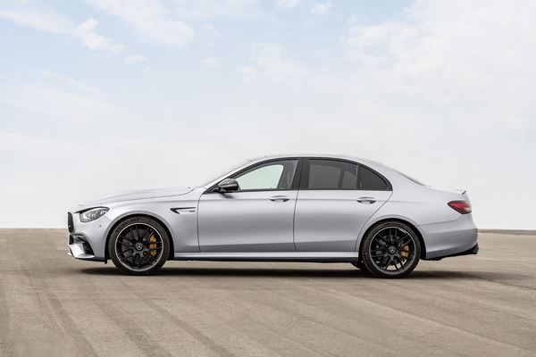 La berline sportive Mercedes-AMG E 63 4MATIC plus s'offre une mise à jour