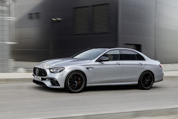 La berline sportive Mercedes-AMG E 63 4MATIC plus s'offre une mise à jour