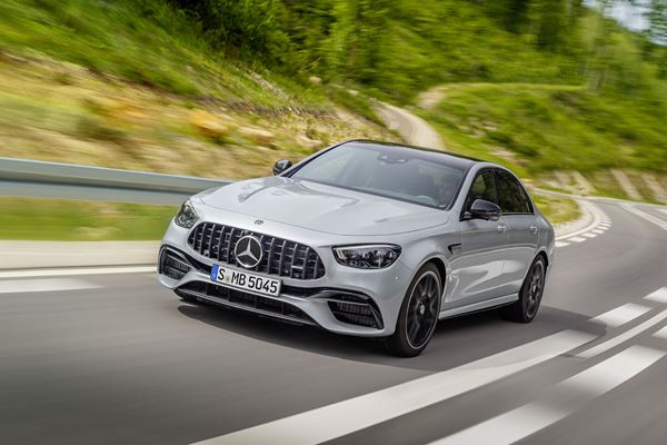 La berline sportive Mercedes-AMG E 63 4MATIC plus s'offre une mise à jour