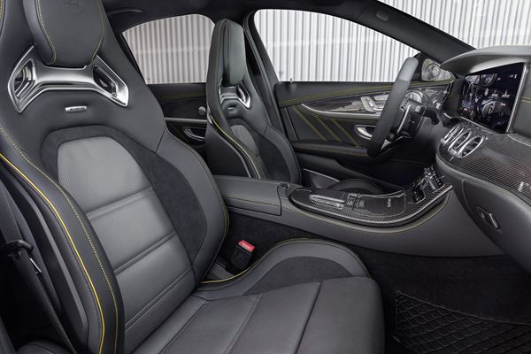 La berline sportive Mercedes-AMG E 63 4MATIC plus s'offre une mise à jour