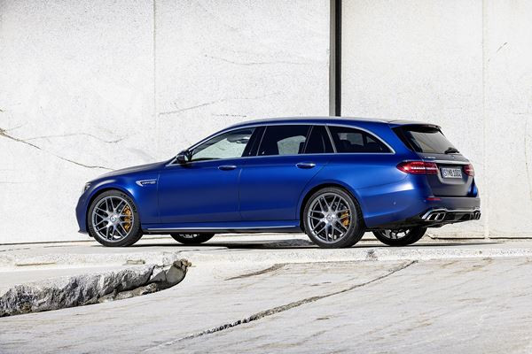 Le break Performance Mercedes-AMG E 63 4MATIC plus s'offre une mise à jour