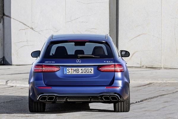 Le break Performance Mercedes-AMG E 63 4MATIC plus s'offre une mise à jour