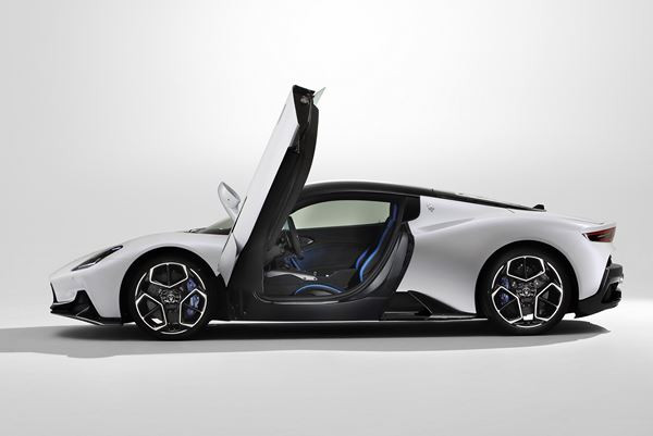 La supercar Maserati MC20 affiche un rapport poids/puissance de 2,33 kg/ch