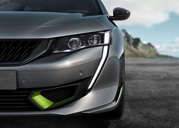La berline radicale 508 Peugeot Sport Engineered délivre 360 ch